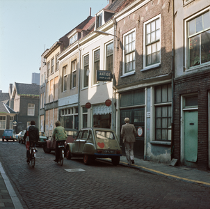 849131 Gezicht in de Haverstraat te Utrecht, met de huizen Haverstraat 39 (rechts, -hoger).